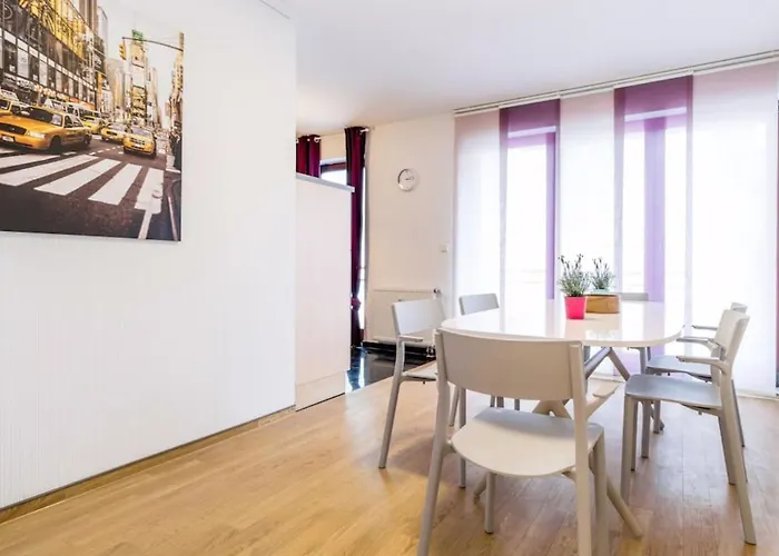 Homefy Oldtown - 6 People - 2 Bath - Balcony - Location